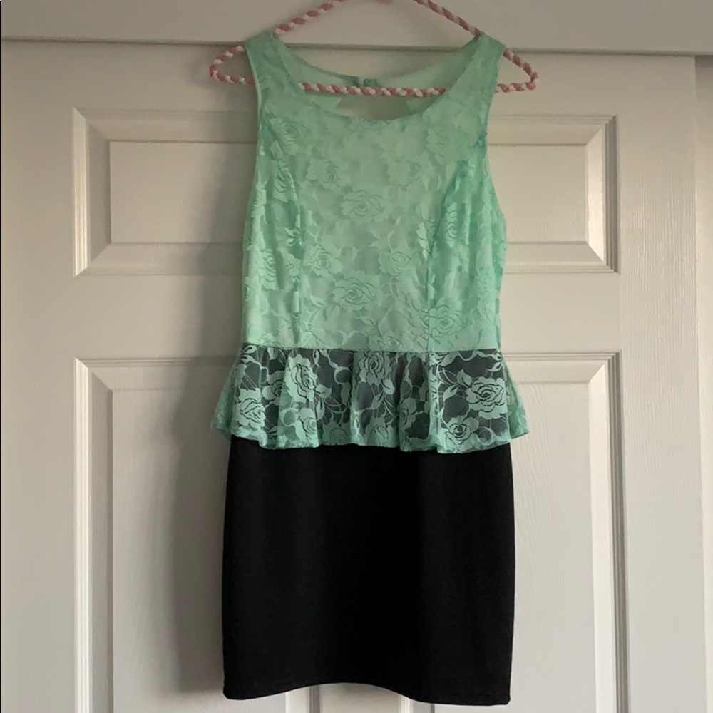 MINT AND BLACK BODYCON DRESS WITH OPEN BACK